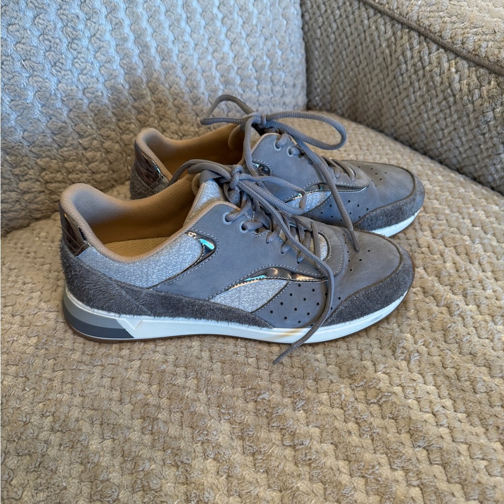 Vionic Tennis shoes